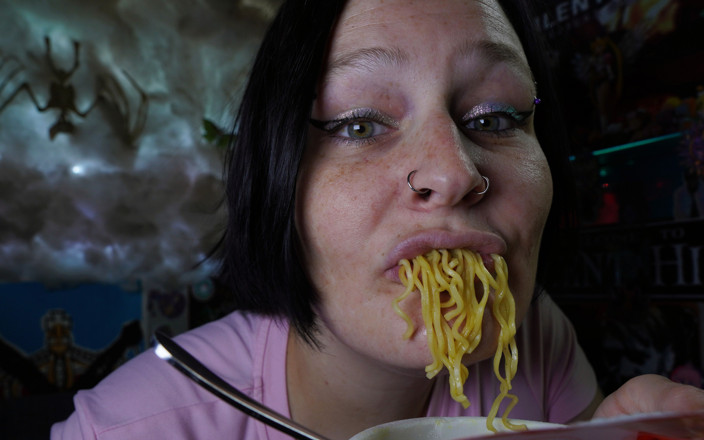 GothBunny6669: Dani Eats Ramen Without Their Dentures