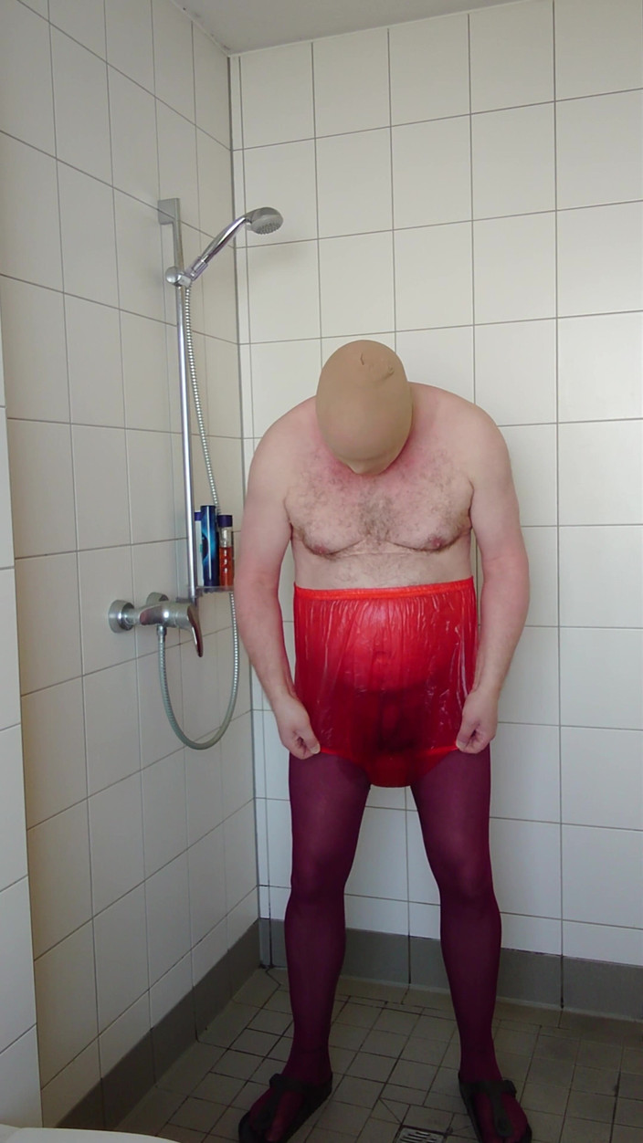 Carmen_Nylonjunge: Pantyhose and Incontinence Trousers in the Shower