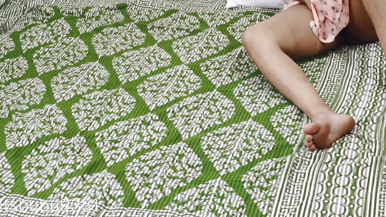 itsBubu: Indisches Dorf Bhabhi von Devar beim Porno gucken und masturbieren...