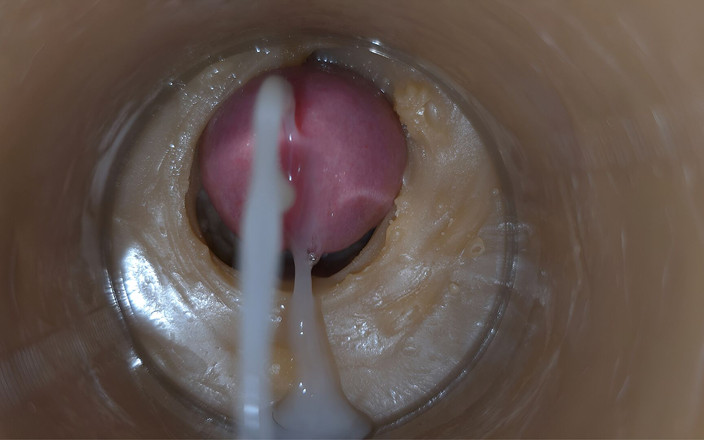 Creme sperm: Muncrat di depan kamera mainan seksku di vagina 4k. close up...