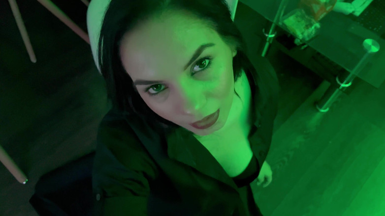 Romanian Girls: 모든 정액을 삼키는 Bella 섹시