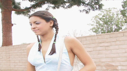 Dirty Teeny: Pelacur jahat yang dikongkek mendalam kelihatan sedikit penuh dengan sperma