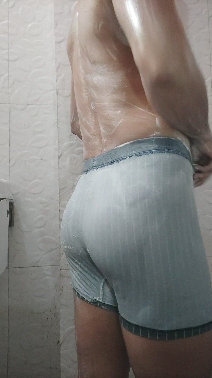 Butty89: Făcând duș cu Butt bombat.