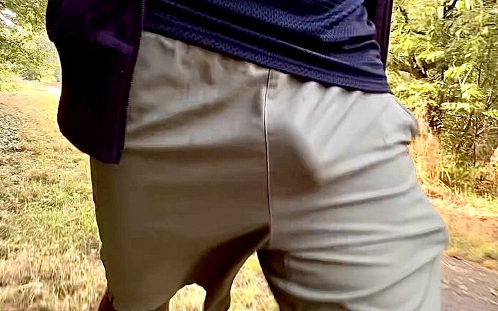 MrMagicDevil: 来吧，和我的鸡巴一起散步！