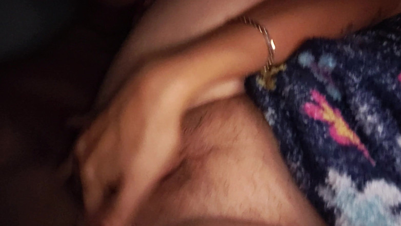 AngyAmazon: Zdradza mojego męża ze swoim przyjacielem, gdy jest on w łóżku