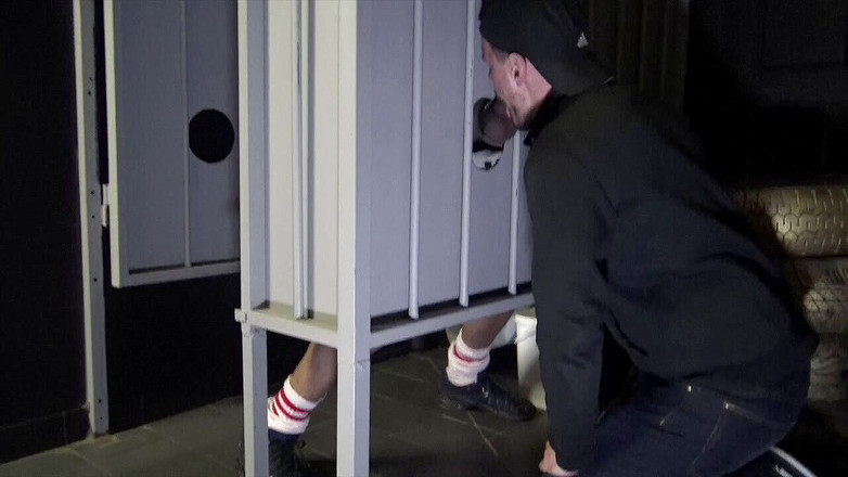 MALIK THE ARAB FUCKER XXL: 公衆トイレでTaharによって生ハメ犯される