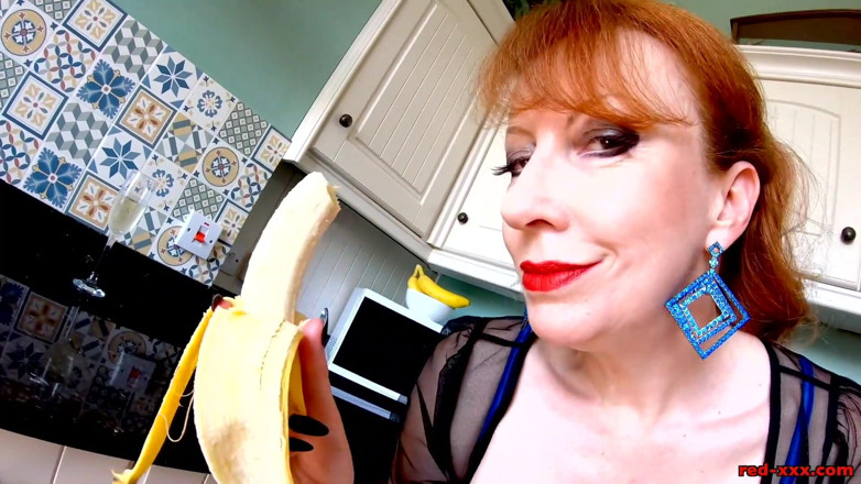 RedXXX: Busty Mature Red XXX Fucks Her Big Black Dildo