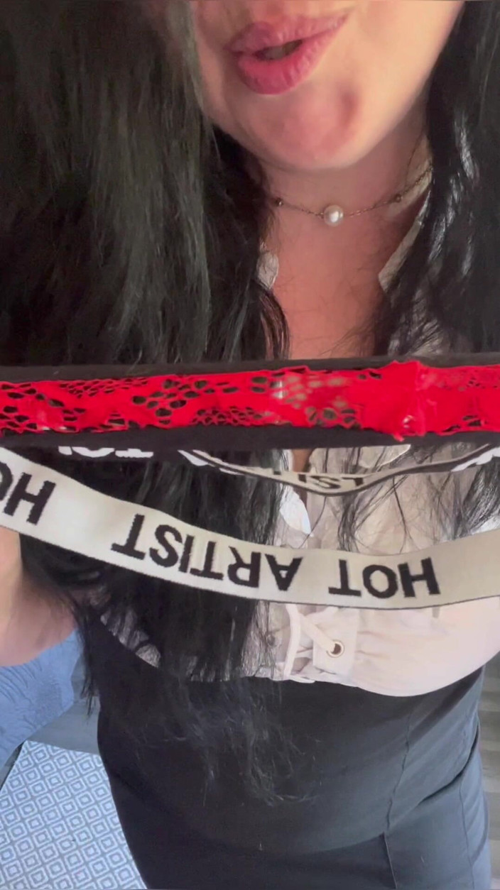 Maitresse Clara: Sniff My Thongs