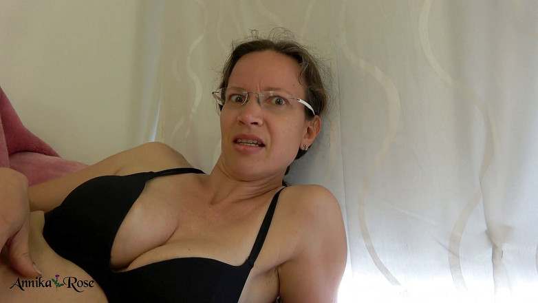 Annika Rose: Sen köleden başka bir şey değilsin!