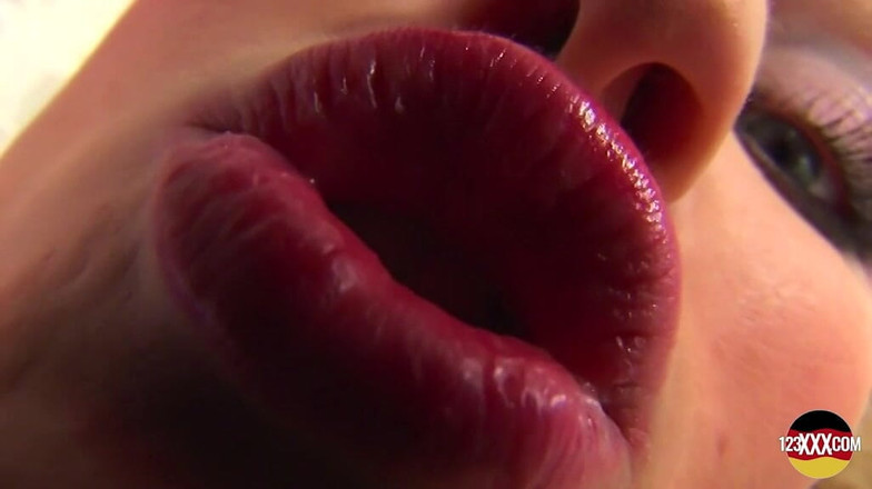 123XXX - 100% Amateurs: Si blonde cantik berotot dari Jerman memuja kongkek sudut pandangan...