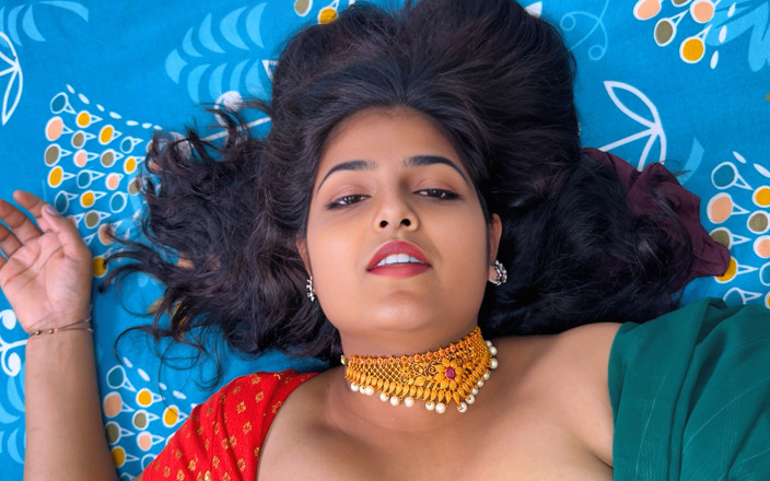 Sexy Komal: A Guest Had Come to Komal's House, He Was Bathing...