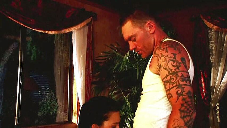 My Parody: 黑发女郎被干鸡巴