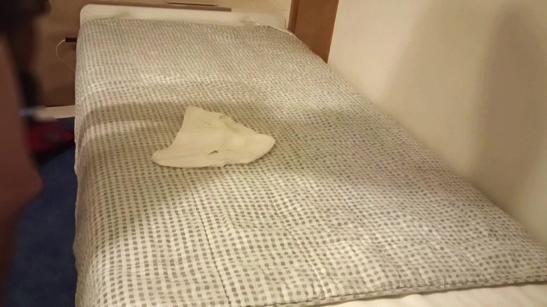 Mark Hannes: Masturbare cu chiloți în pat