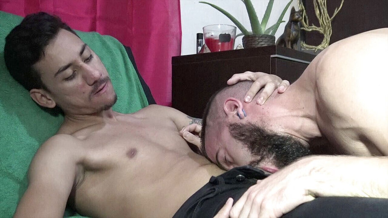 AMATOR BAREBACK FRENCH PORN: Guillem Ramos seksi Arap tarafından korunmasız sikiliyor