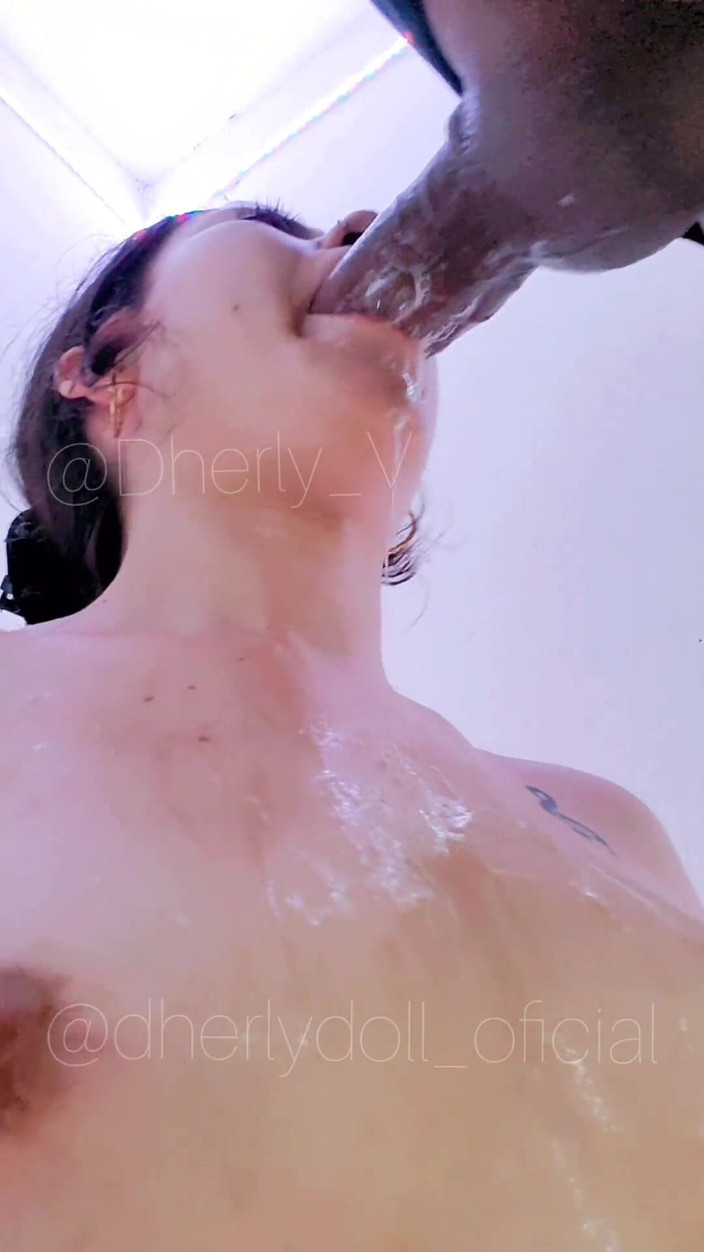 DherlyDoll: adâncă în gât și în față neglijaculat