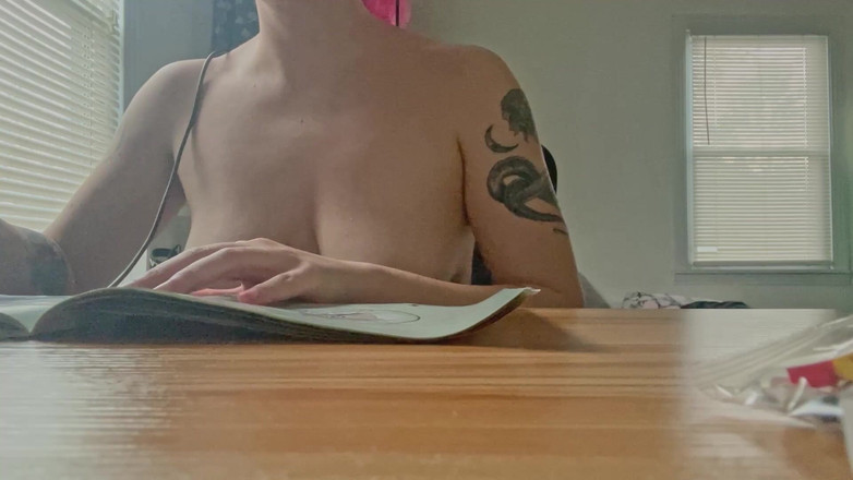 lilredvelvettt: Clădire lesbiană topless Asmr