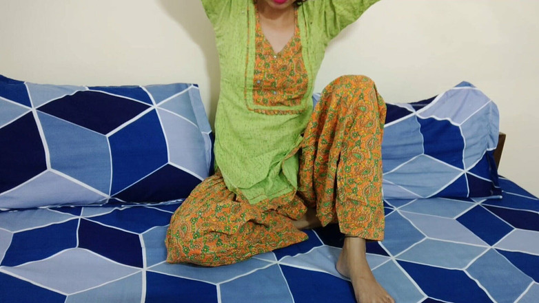 Hornycouple149: Üvey kız kardeşine her şeyi söyleme o benim yanımda ve her...