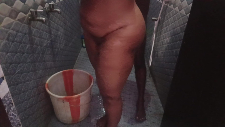 Reshmahotever: Hot Bathing &amp; Back Shot Special Show
