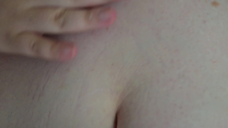 SSBBWLadyBrads: Femeie super-mare și țâțoasă cu vergeturi de explorare a corpului