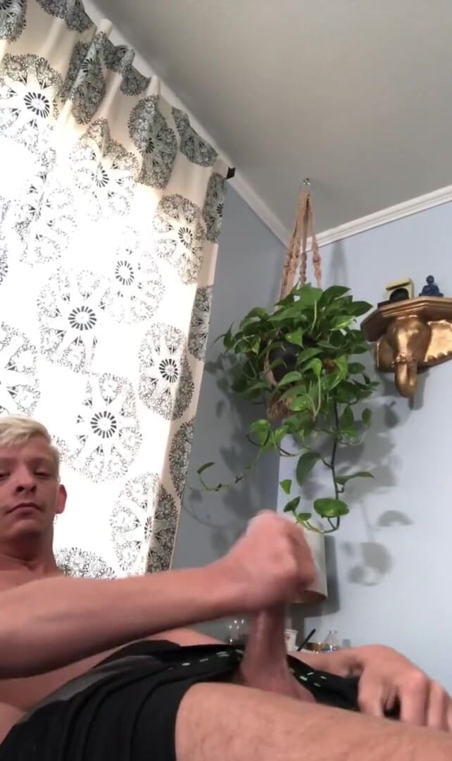 Alex wolf: 只是在篮子球短裤里自慰