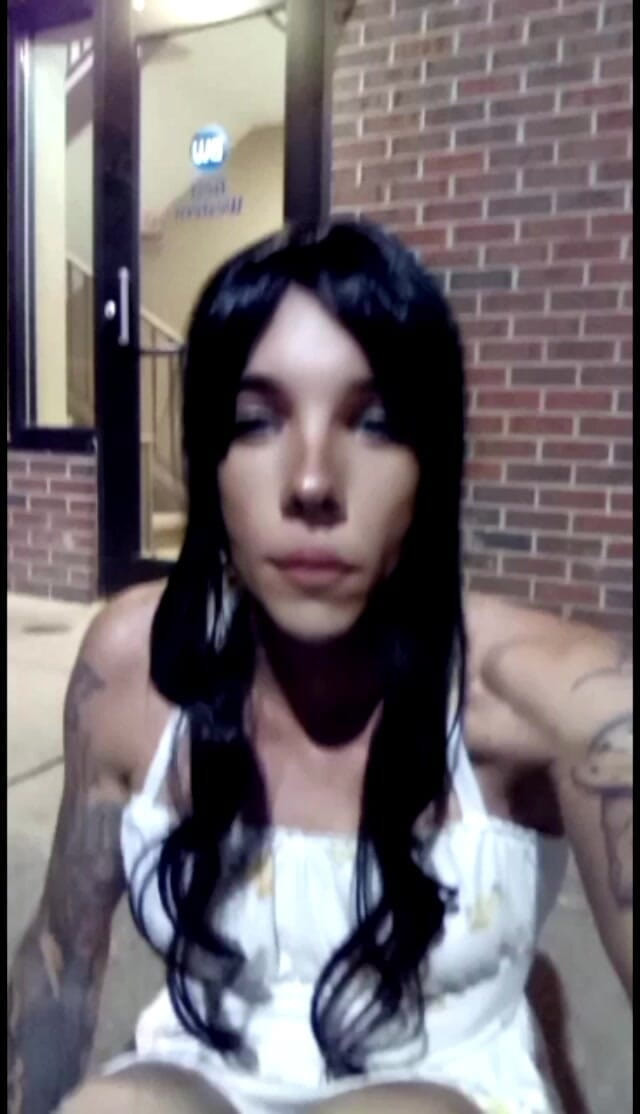 Bree2024: Fumând afară