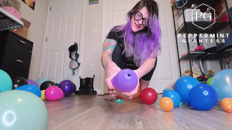 Peppermint Giantess: Giantess Non-pop Balloon Squish Asmr | Squeaky Feet &amp; Hands, Slow Smushing,...