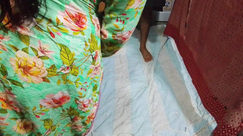 Abida pavreen: घर पर देसी सेक्स - प्रेमी के साथ भाभी