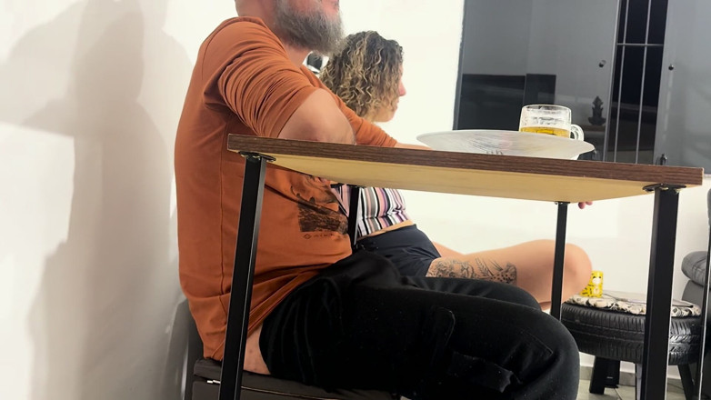 Victor SweetCoupleStories: Stygg styvdotter onanerar, ger en avsugning och sväljer allt.