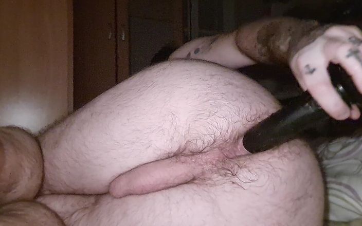 Cuca Night: Hairy Boy Plays with His Hairy Ass and a Dildo