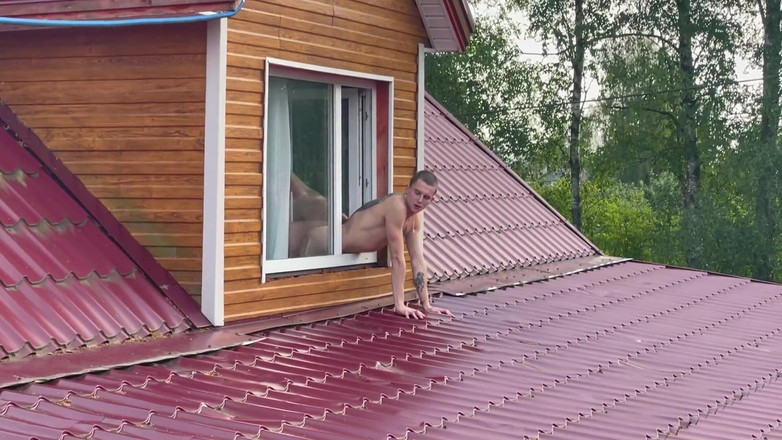 Falcon Al: 在屋顶上这样做