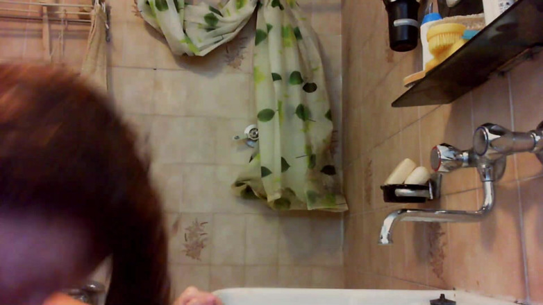 Nicoletta Embassi: Dirty hair sexy washing