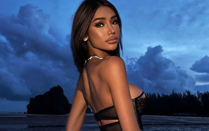 Arda Fennec Ladyboy: Latte non circonciso w/ Estremo ladyboy