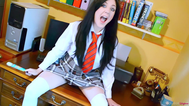 College Uniform: Samantha Bentley'in yer aldığı ateşli üniversiteli kız videosu