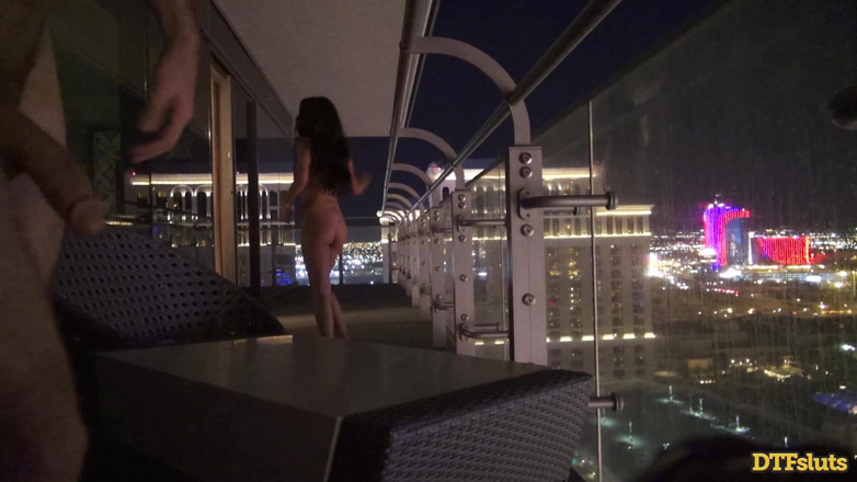 DTFSluts: Cameron Canela neemt de leiding op het balkon met James