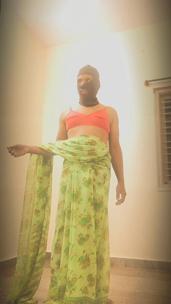 Mrbunty98: Desi indická paní manželka pegging Sissy Manžel se straponem