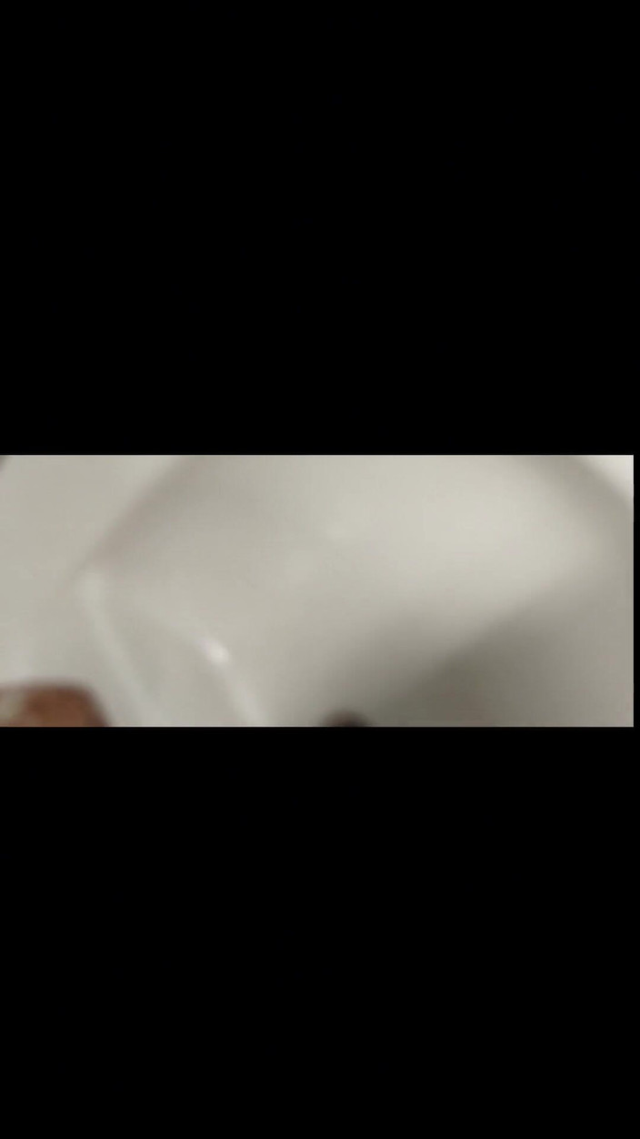 kickerscooter: Роздягальню спіймали за мастурбацією