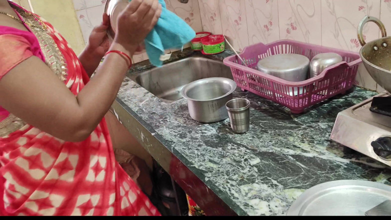 Mumbai Ashu: Indian Hot Girl Kichen Sex Video Hindi
