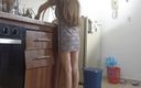Yericsa XXX: Üvey kız kardeşim mutfakta temizlik yaparken harika bir sikişiyorum