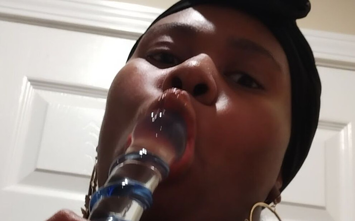 Foxylicious: Negresă sexy cu lenjerie roșie