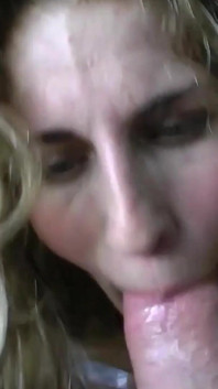 Cô ấy rên rỉ như một con điếm đĩ với con cu lớn của tôi trong cái mông ướt át của cô ấy