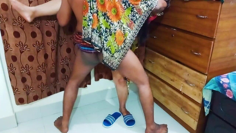 Morjenabb: Eu fodi uma garota de Bangladesh dentro de casa