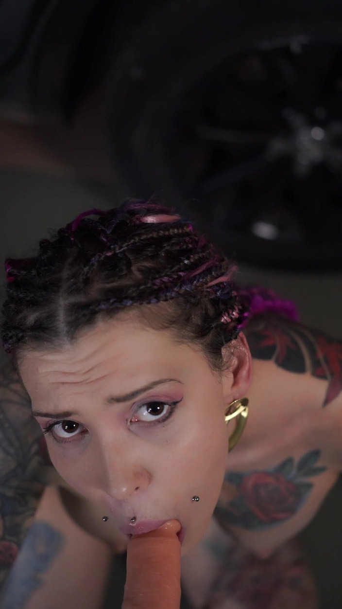 Roxy Rain: Lieve lippen op het speeltje