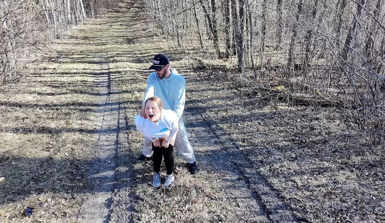 Mya Lane: 熟女が外で犯され、ドローンに追われた