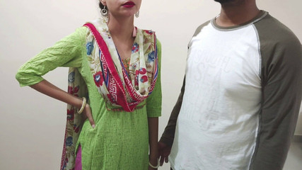 Hornycouple149: Real indiana desi punjabi madrasta (madrasta enteado) Brincando com bolas de...