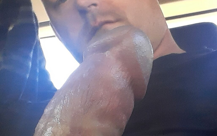 Cambo Maximum: Accarezza da sola in macchina