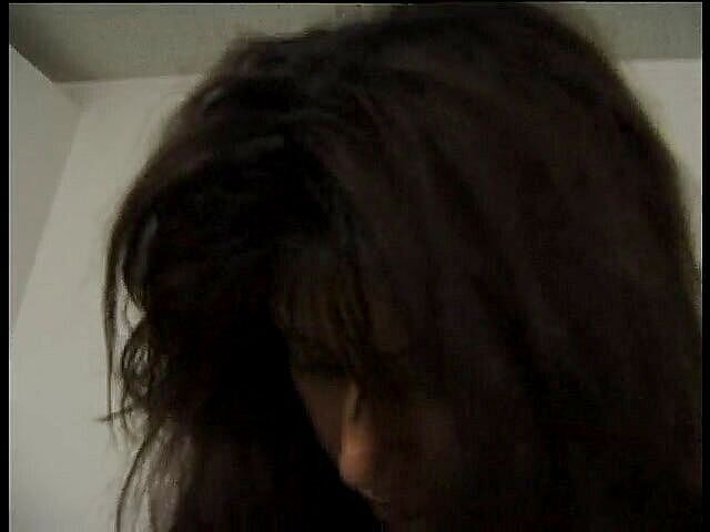 Lucky Cooch: Awek si rambut coklat yang hebat menunjukkan tubuh seksinya