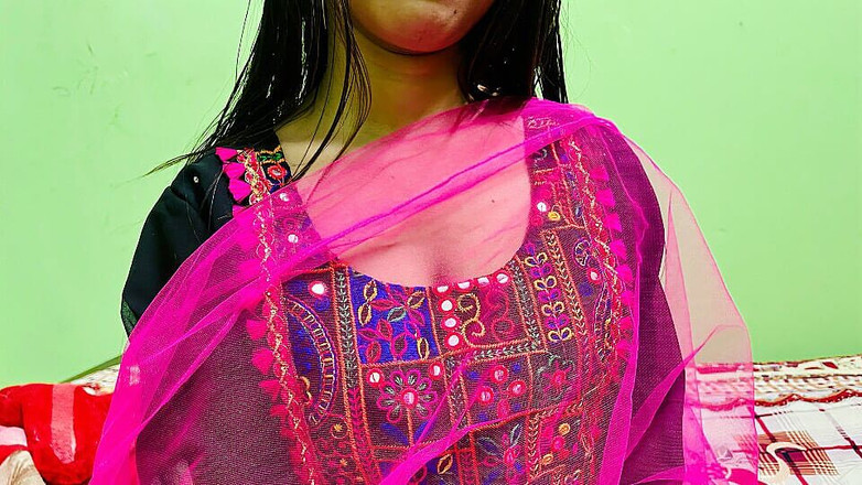 Riya Chowdhury: 마누라에게 새 옷을 선물한 후 한 일