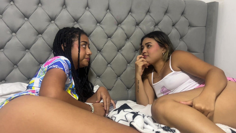 Yohamedi: Arkadaşım erkek arkadaşından memnun değil ve benimle bir lezbiyenle deney...