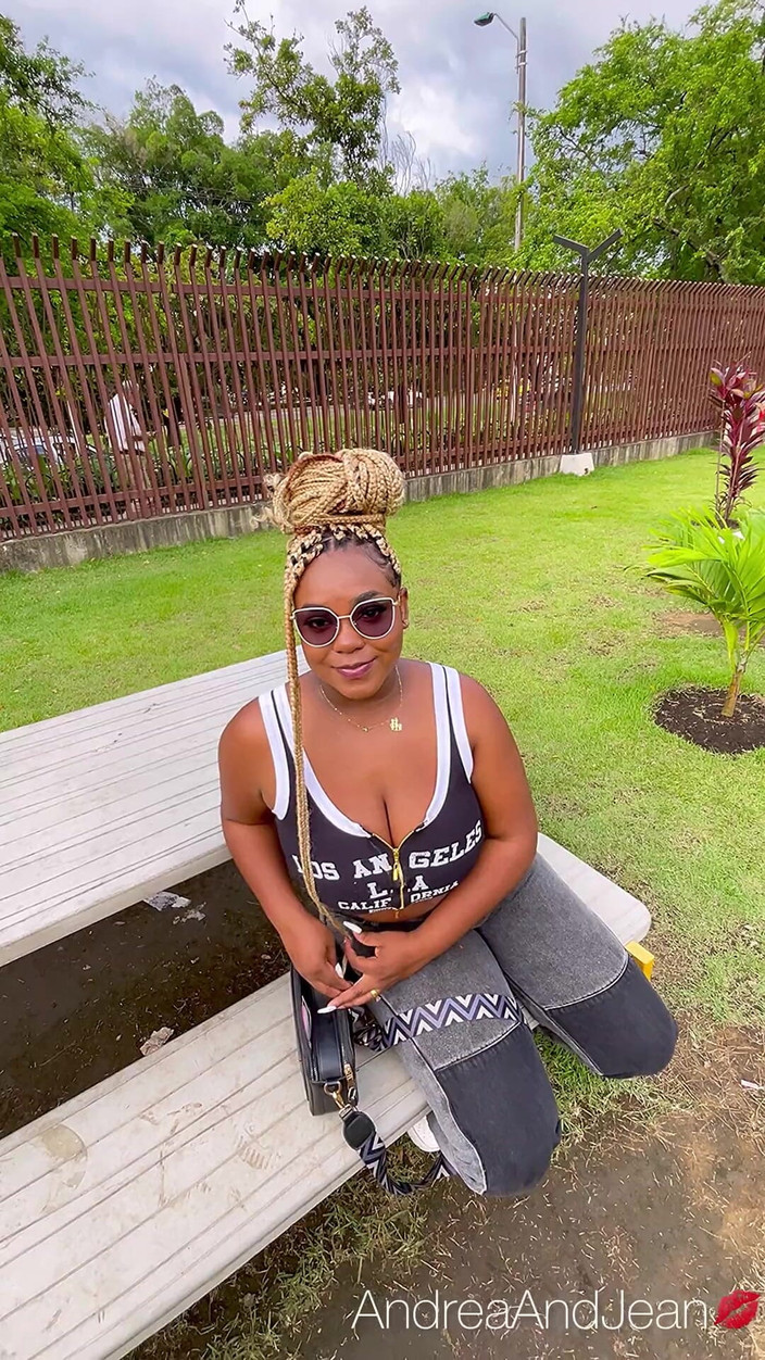 AndreaAndJean: mörkhyad mamma knullar sin älskare innan hennes föräldrar kommer