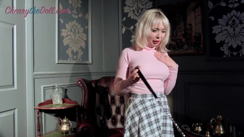 Cherry The Doll: Worms Eye, gamine